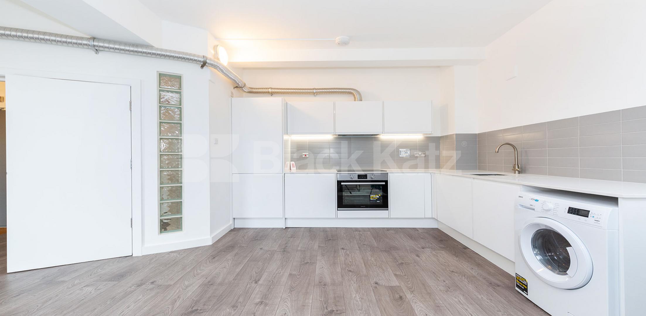 			REFURBISHED 2 BED WAREHOUSE APARTMENT , 2 Bedroom, 1 bath, 1 reception Apartment			 SPRINGFIELD HOUSE LOFTS-TYSSEN STREET, DALSTON/HAGGERSTON
